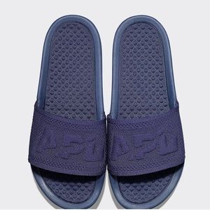 APL, “Big Logo Techloom” slides, size 7. Navy.